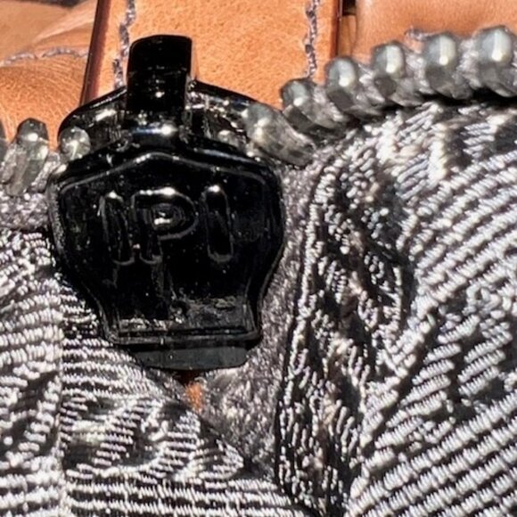 Prada Nappa Easy Flap Bag - Picture 16 of 16